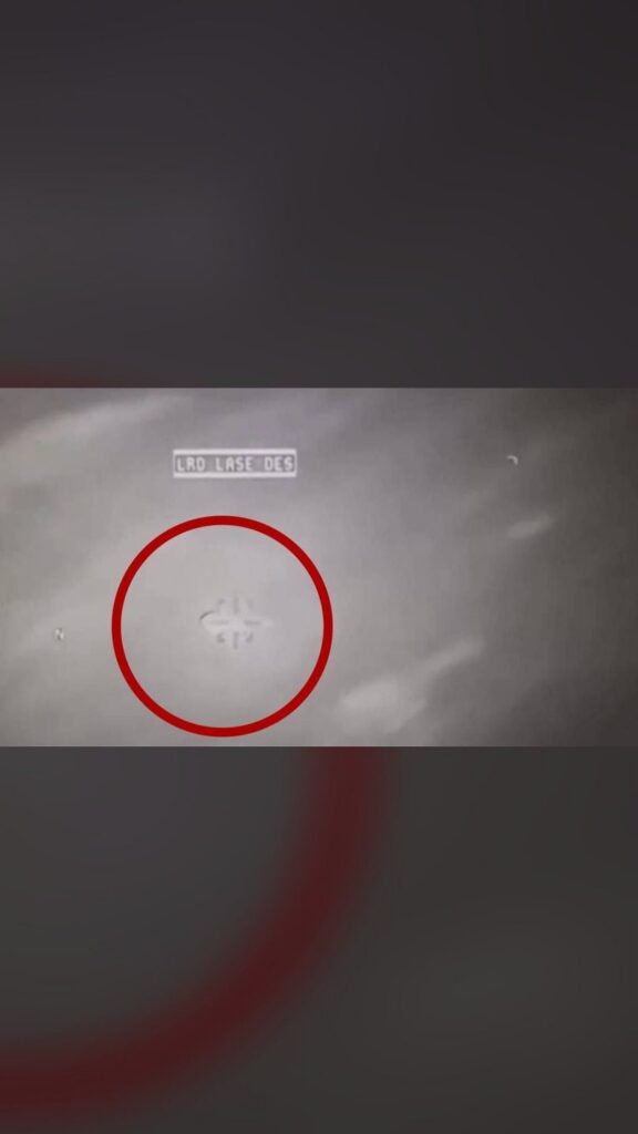 Una audiencia en la Cámara de Representantes sobre Fenómenos Aéreos No Identificados (UAP, por sus siglas en inglés) generó asombro este martes cuando se mostró un video en el que un dron militar estadunidense lanza un misil Hellfire contra un objeto esférico sobre Yemen sin dañarlo.