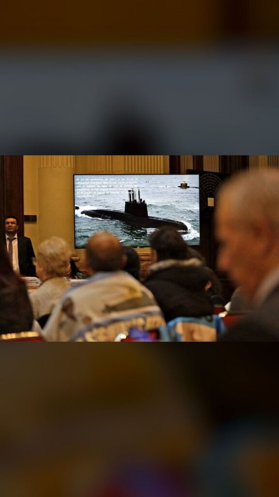 Una sucesión de fallas no resueltas, en un contexto de estrechez presupuestaria y limitaciones por la falta de días de navegación en los años anteriores, precedió a la tragedia del ARA San Juan, según detalla el reciente informe de la comisión bicameral. Se trata del documento que atribuye responsabilidades políticas al ministro de Defensa, Oscar Aguad, y a la entonces conducción de la Armada por