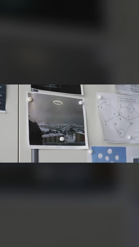 Un exemple d'explication cartésienne: cet OVNI dans le ciel de Marseille était en fait... le reflet de la lampe de cuisine de la photographe!
