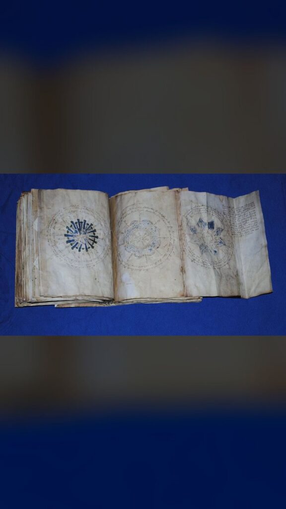 El manuscrito Voynich: el texto medieval que desafía a los mejores criptógrafos - Blogthinkbig.com