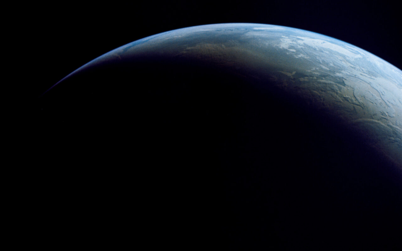 Vista de la curvatura de la Tierra fotografiada durante la misión Apollo 4.